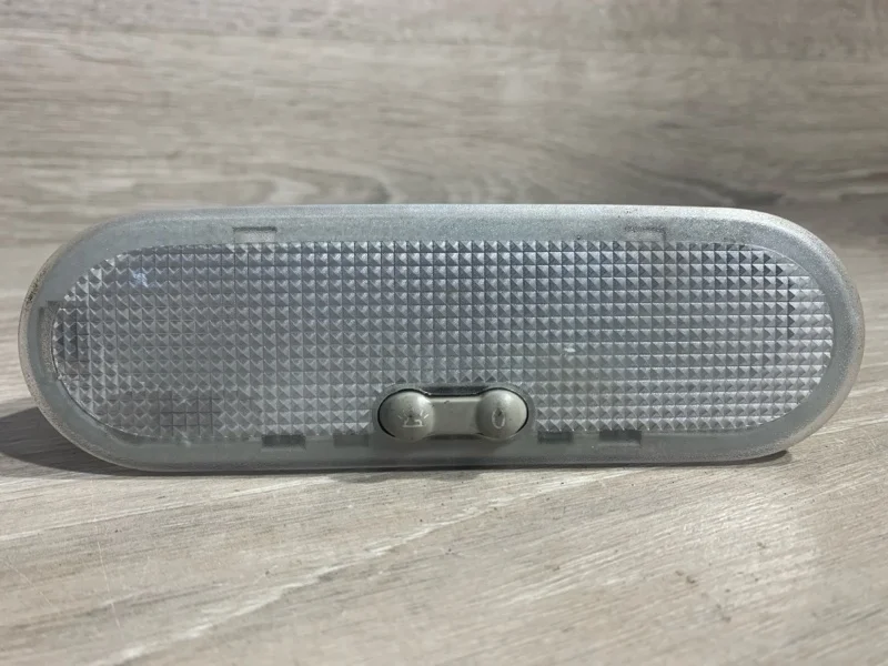 Плафон подсветки салона Renault Sandero 2004-2022 8200074362 ХЭТЧБЕК (5ДВ)