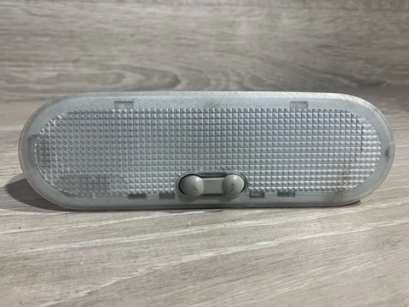 Плафон подсветки салона Renault Sandero 2004-2022 8200074362 ХЭТЧБЕК (5ДВ)