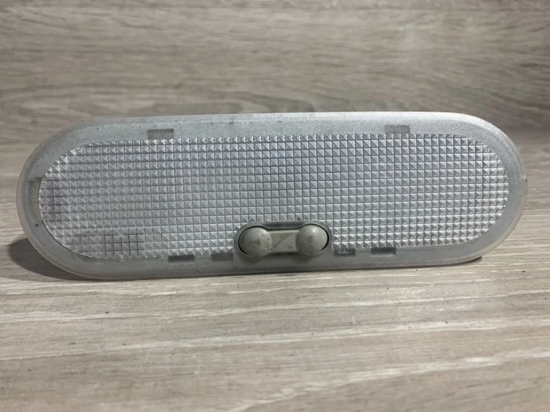 Плафон подсветки салона Renault Sandero 2004-2022 8200074362 ХЭТЧБЕК (5ДВ)