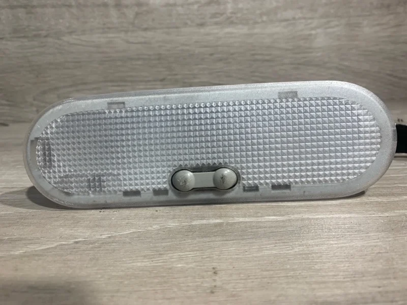 Плафон подсветки салона Renault Sandero 2004-2022 8200074362 ХЭТЧБЕК (5ДВ)