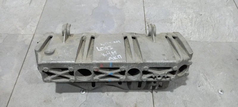 Кронштейн впускного коллектора Renault Logan 2015 8200503258 СЕДАН K4MC697