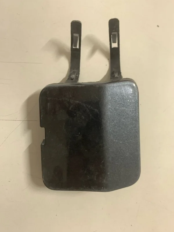 Заглушка буксировочного крюка Renault Sandero 2008-2014 8200763631 1, передняя