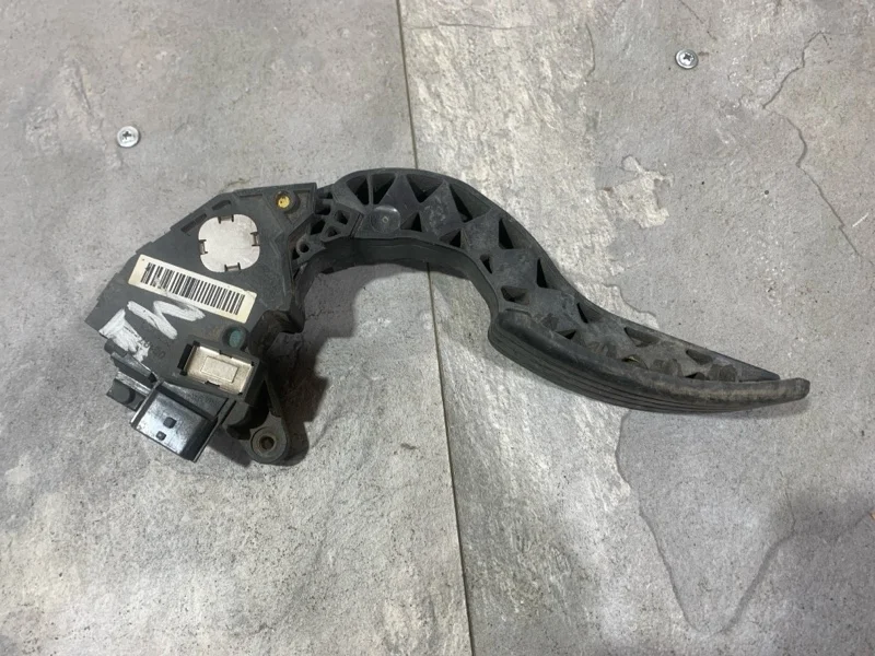 Педаль газа Renault Fluence 2008-2013 180100020R 1