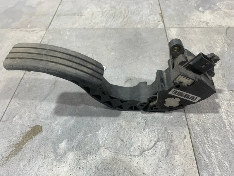 Педаль газа Renault Fluence 2008-2013 180100020R 1