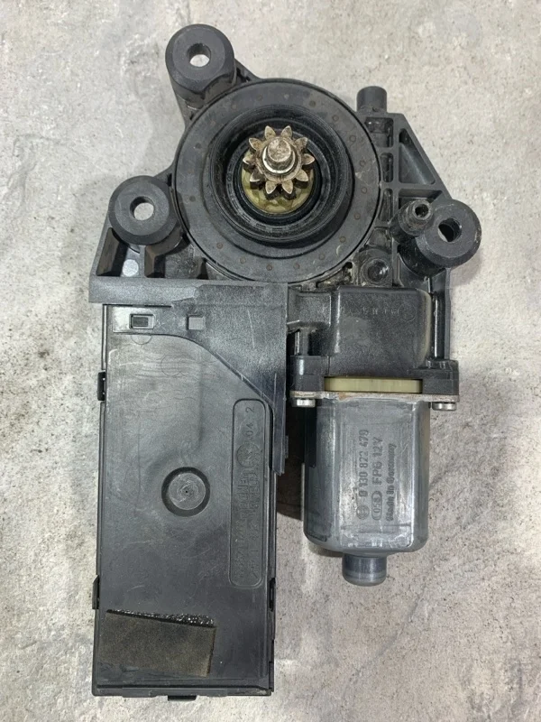 Мотор стеклоподъемника Renault Fluence 2008-2015 807310699R 1, передний левый