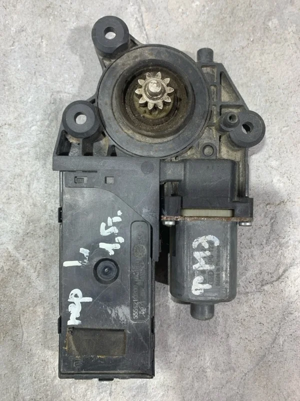 Мотор стеклоподъемника Renault Fluence 2008-2015 807310699R 1, передний левый