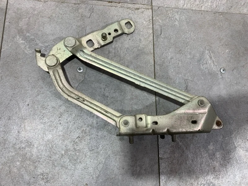 Петля крышки багажника Renault Megane 2002-2009 8200011067 2 СЕДАН