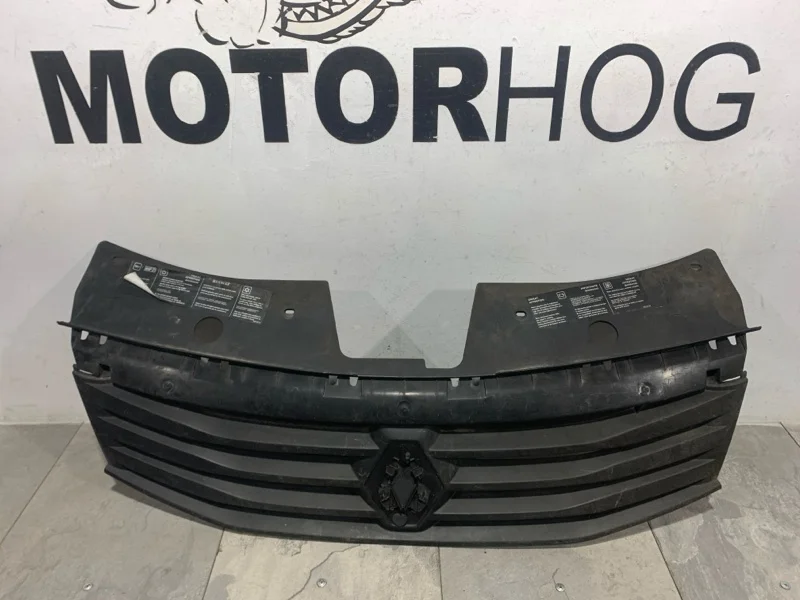 Решетка радиатора Renault Sandero 2009-2014 8200925718 1