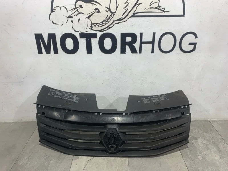 Решетка радиатора Renault Sandero 2009-2014 8200925718 1