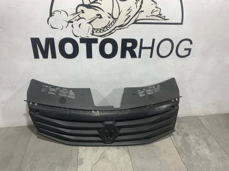 Решетка радиатора Renault Sandero 2009-2014 8200925718 1