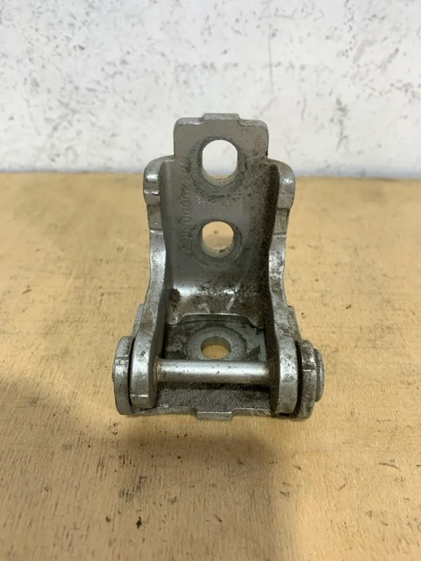 Петля двери Renault Fluence 2008-2015 804200003R 1