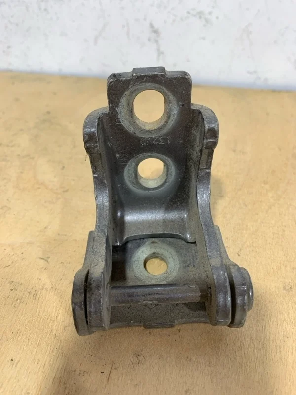 Петля двери Renault Fluence 2008-2015 804200003R 1