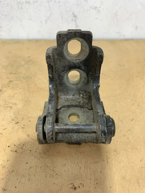 Петля двери Renault Fluence 2008-2015 804200003R 1