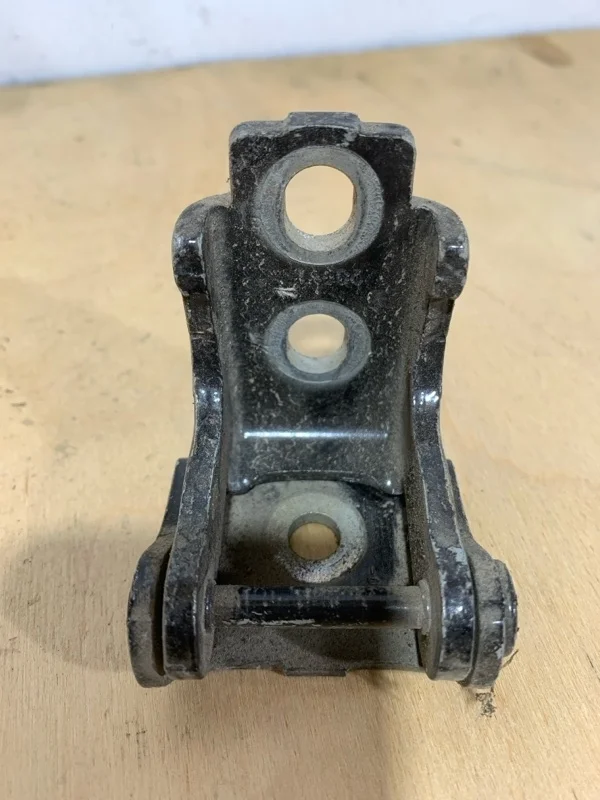 Петля двери Renault Fluence 2008-2015 804200003R 1