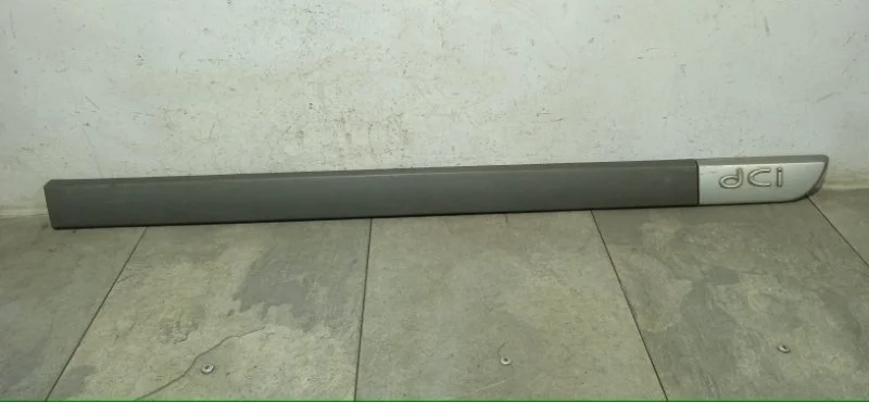 Молдинг двери Renault Megane 2002-2009 8200574617 2, передний правый