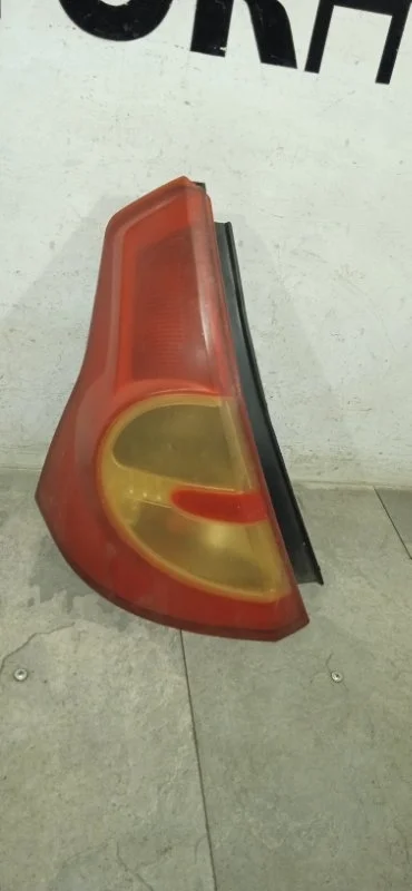 Фонарь задний Renault Sandero 2009-2014 8200734825 1, задний левый