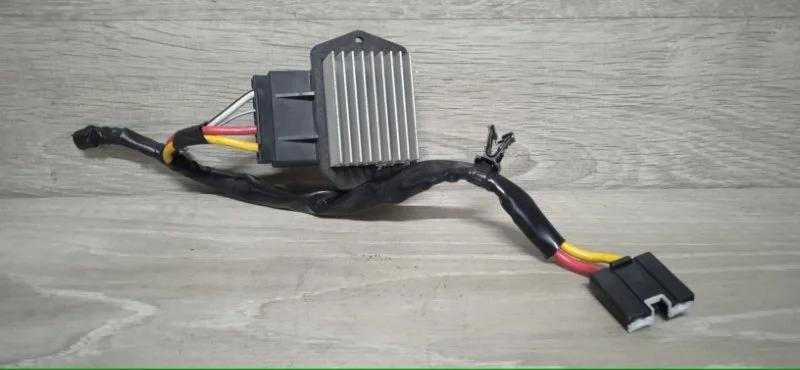 Реле вентилятора печки Lexus Rx 2003-2008 8716513010 XU30