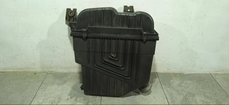 Корпус воздушного фильтра Renault Logan 2014 8201076698 2 K7M А812 UA56519