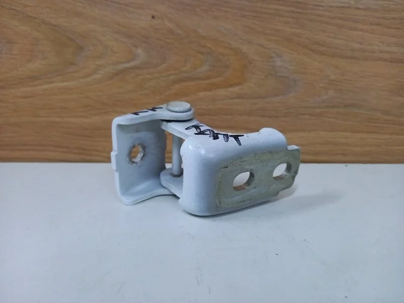 Петля двери Renault Kaptur 2019 804200003R H4M, задняя правая