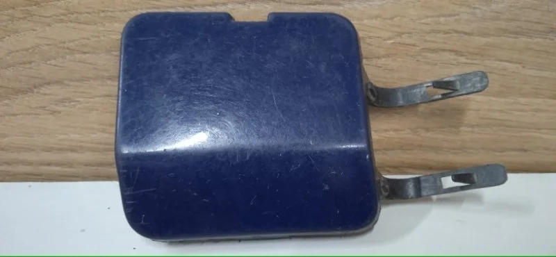 Заглушка буксировочного крюка Renault Sandero 2009-2014 8200052598 1, передняя