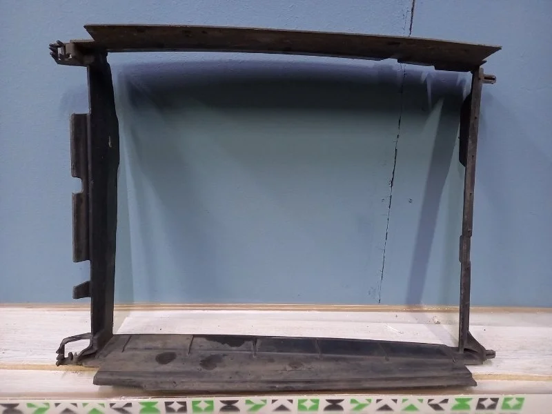 Дефлектор радиатора Renault Kaptur 2019 215597164R H4M