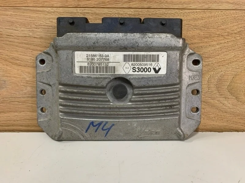 Блок управления двигателем Renault Megane 2002-2009 8200785132 2