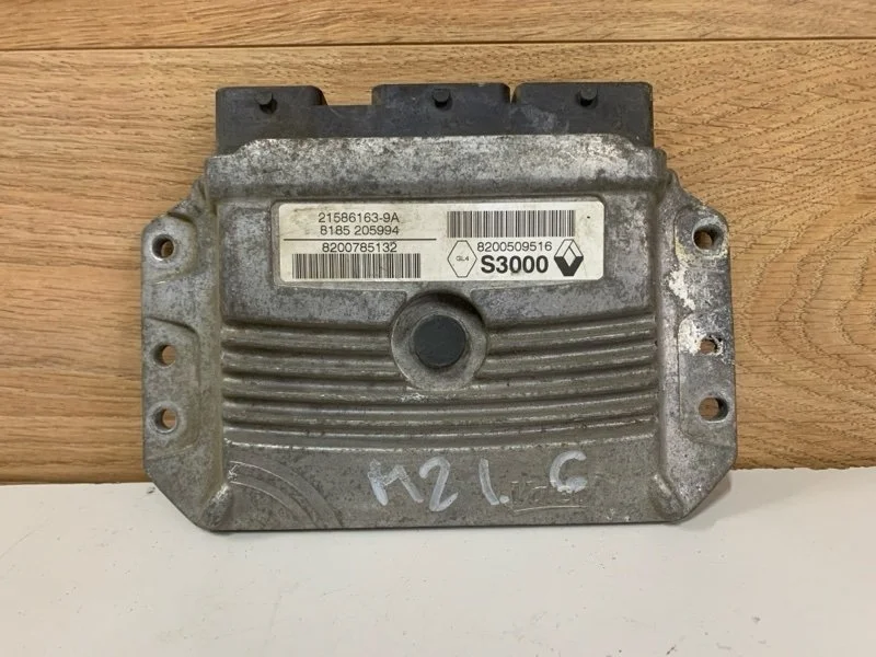 Блок управления двигателем Renault Megane 2002-2009 8200785132 2
