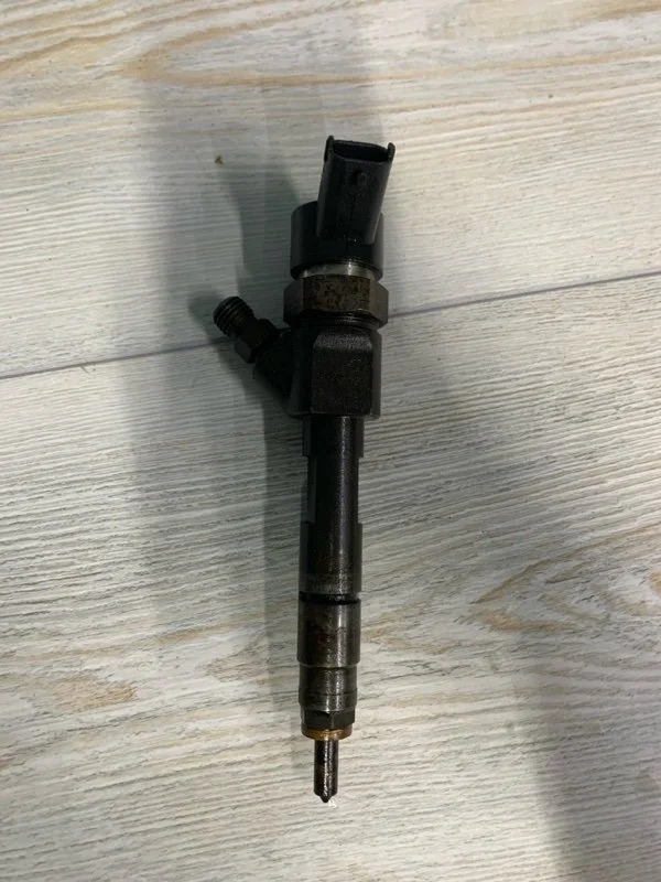 Форсунка топливная Renault Scenic 2003-2009 8200100272 2 F9Q