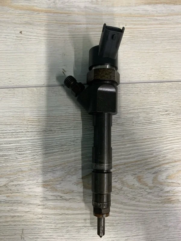 Форсунка топливная Renault Scenic 2003-2009 8200100272 2 F9Q