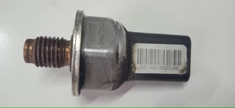 Датчик давления топлива Renault Megane 2008-2014 8200584034 3