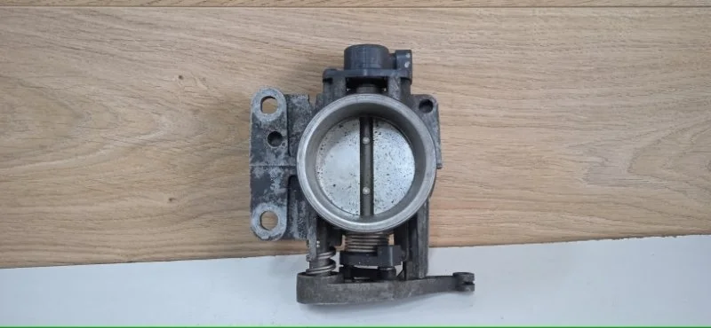 Дроссельная заслонка Renault Logan 2004-2009 7700875435 1