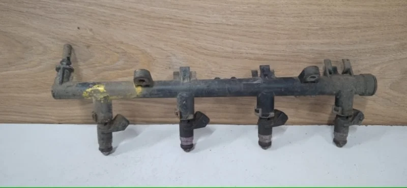 Топливная рампа Renault Megane 2002-2006 8200135504 2