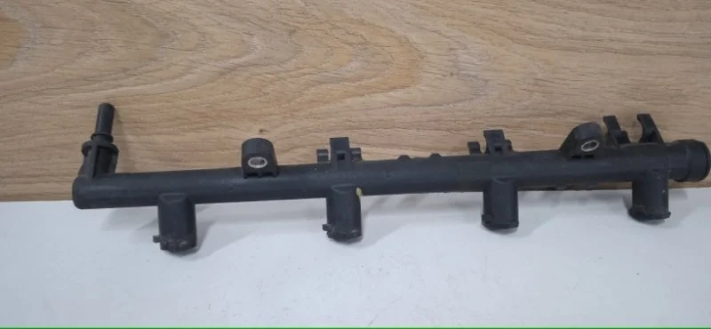 Топливная рампа Renault Megane 2002-2006 8200135504 2