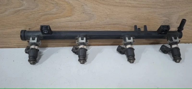 Топливная рампа Renault Duster 2010-2015 8200601367