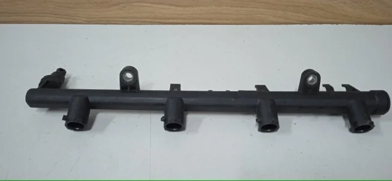 Топливная рампа Renault Megane 2002-2009 8200135504 K4M