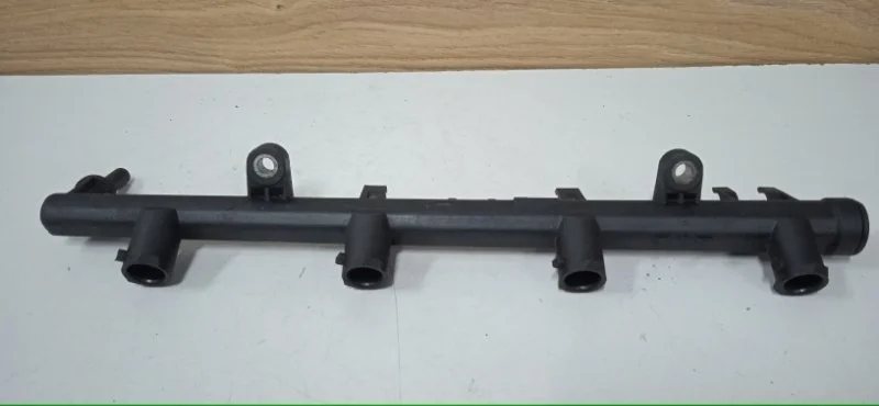 Топливная рампа Renault Megane 2002-2009 8200135504 K4M