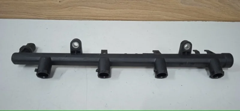 Топливная рампа Renault Megane 2002-2009 8200135504 K4M