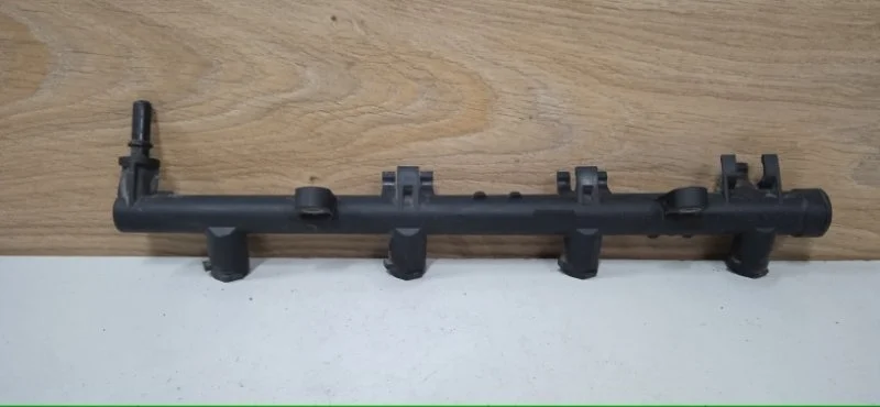 Топливная рампа Renault Megane 2002-2009 8200135504 K4M