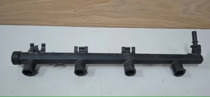 Топливная рампа Renault Megane 2002-2009 8200135504 K4M