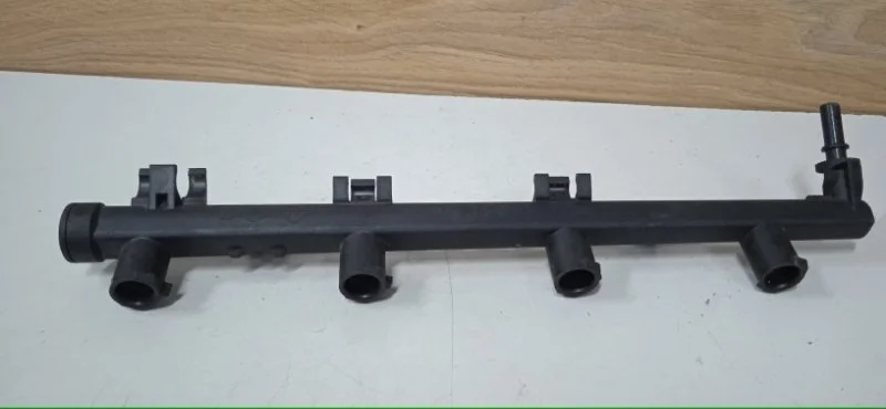 Топливная рампа Renault Megane 2002-2009 8200135504 K4M