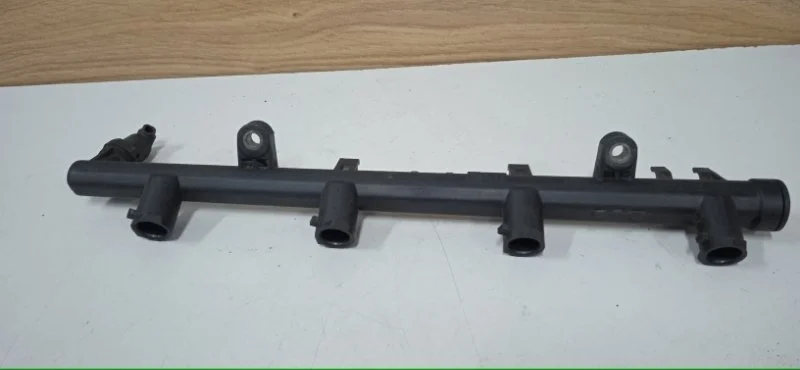 Топливная рампа Renault Megane 2002-2009 8200135504 K4M