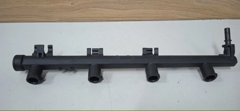 Топливная рампа Renault Megane 2002-2009 8200135504 K4M