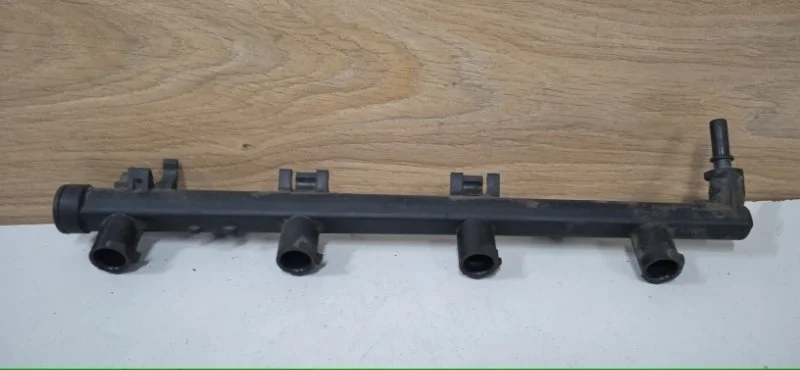 Топливная рампа Renault Megane 2002-2009 8200135504 K4M