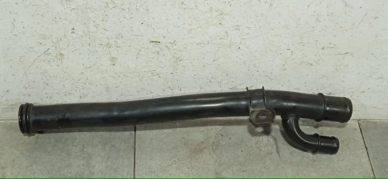 Трубка помпы Renault Logan 2015 7700869985 СЕДАН K7M 812