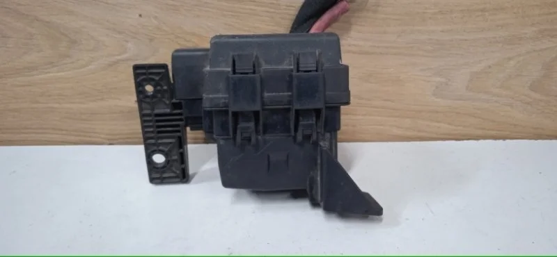 Блок предохранителей Renault Megane 2008-2014 243510001R 3