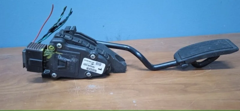 Педаль газа Nissan Primera 2001-2008 18002AU400 P12