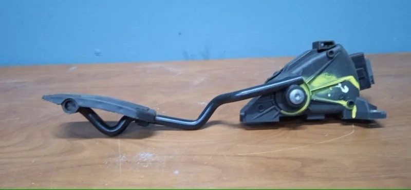 Педаль газа Nissan Primera 2001-2008 18002AU400 P12