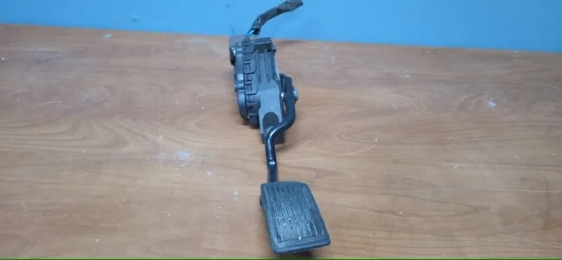 Педаль газа Nissan Primera 2001-2008 18002AU400 P12