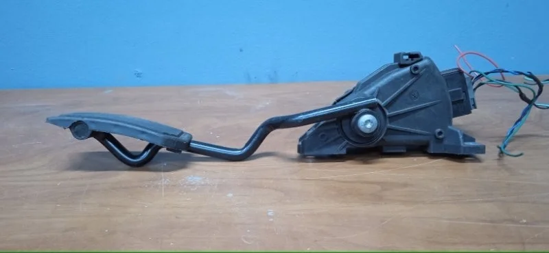 Педаль газа Nissan Primera 2001-2008 18002AU400 P12