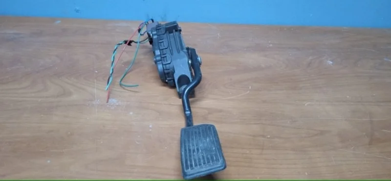 Педаль газа Nissan Primera 2001-2008 18002AU400 P12